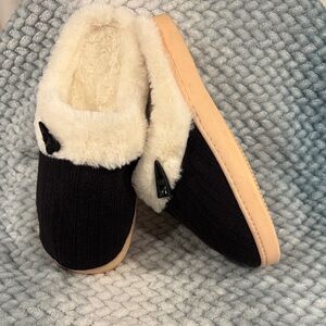 Elegant Black and Cream Women's Slippers